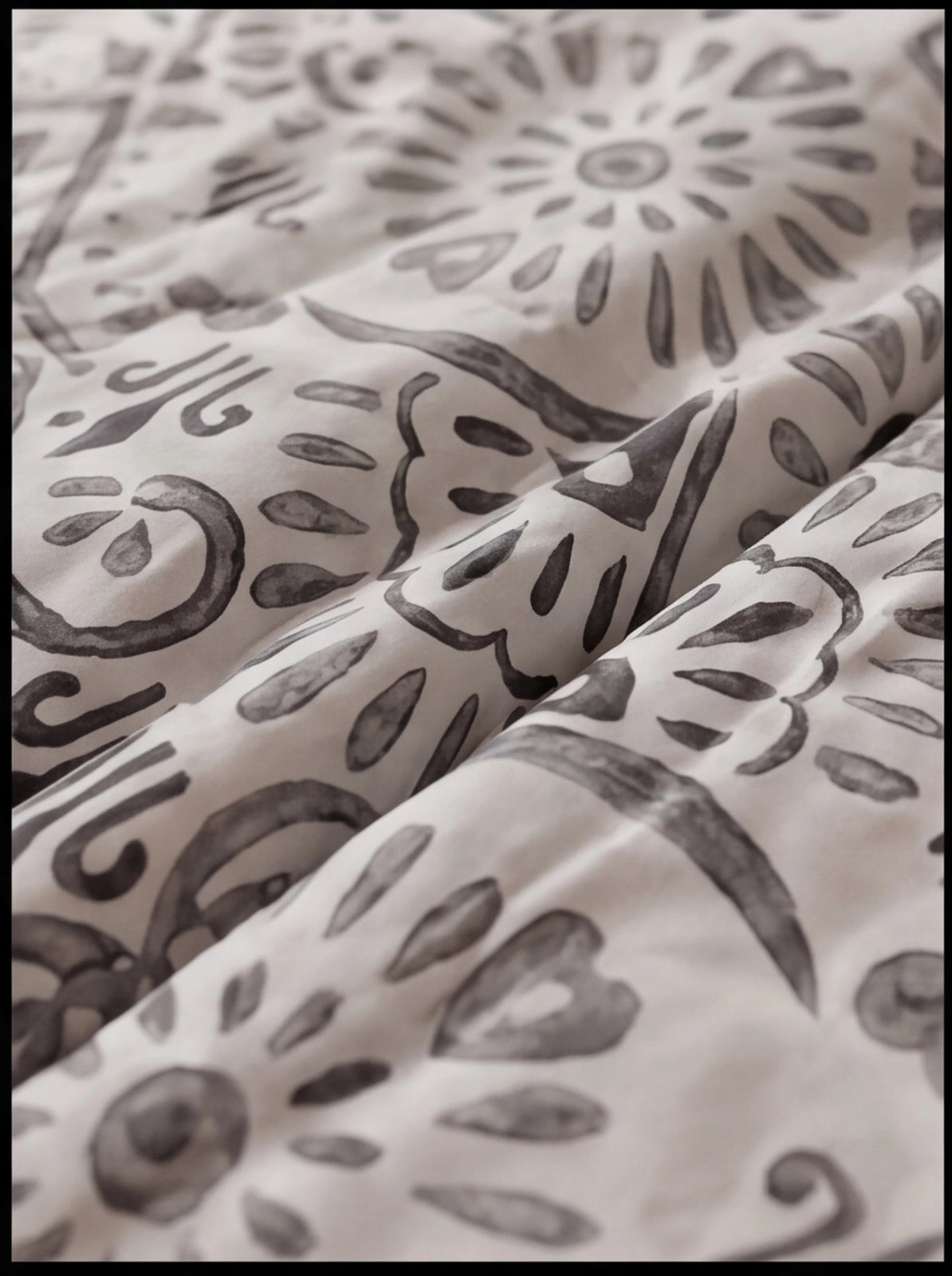 Pure Weave – Monochrome Elegance Single Bed Sheet Set