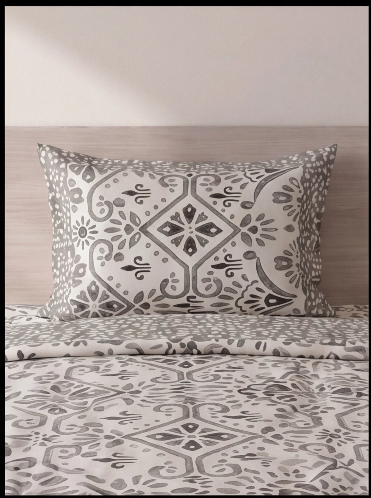 Pure Weave – Monochrome Elegance Single Bed Sheet Set